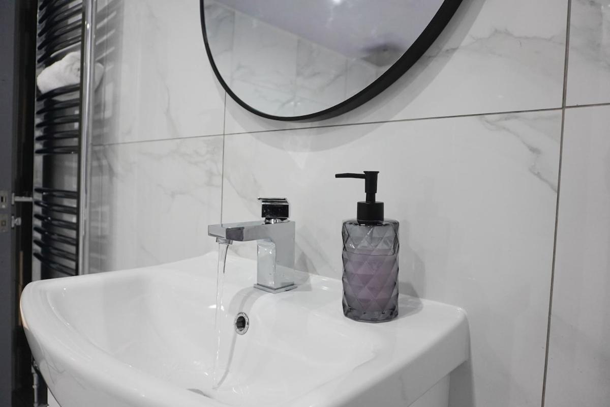 Contractors Dream, 4 Bedroom 2 Bathroom Liverpool Esterno foto