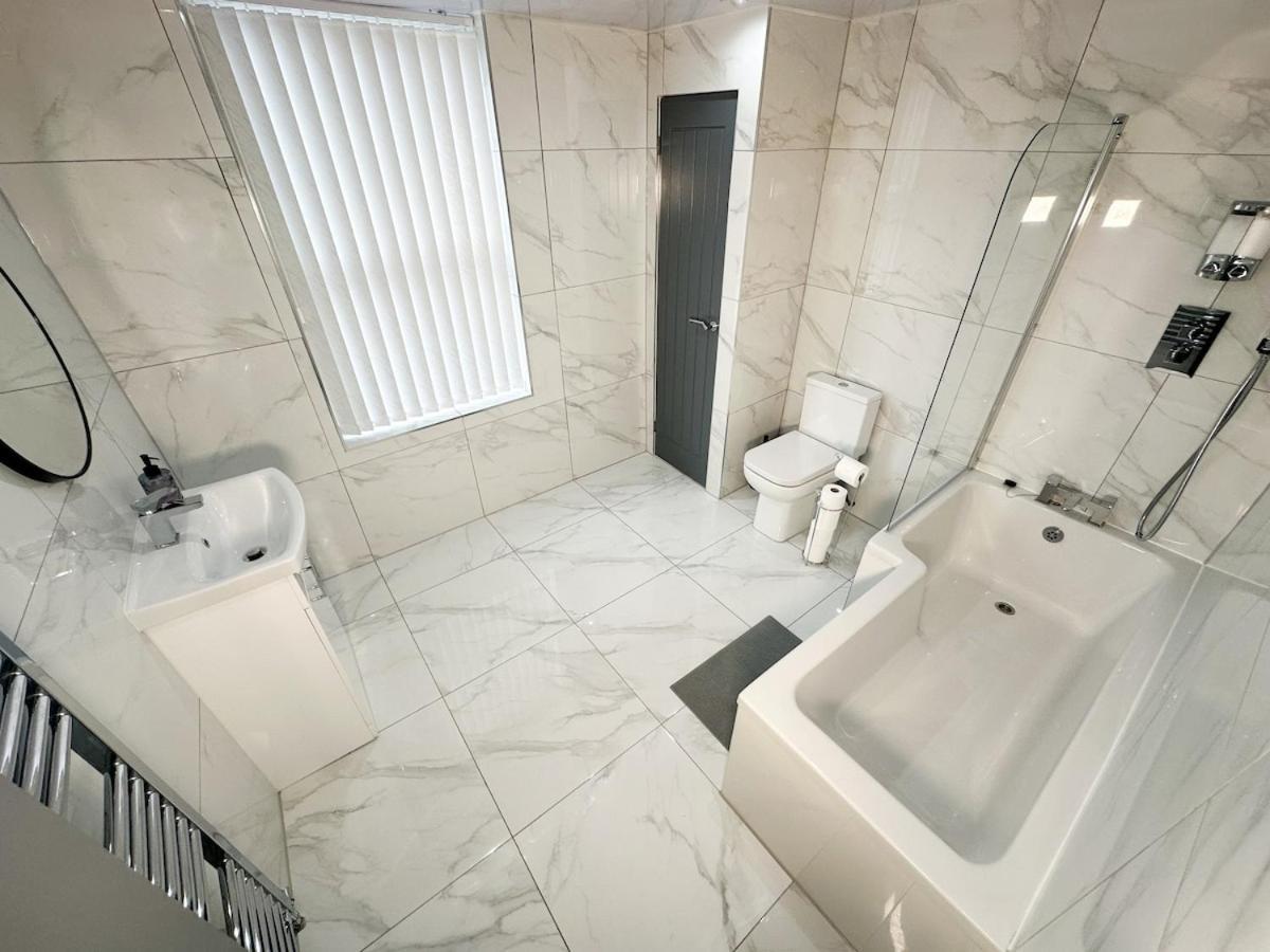 Contractors Dream, 4 Bedroom 2 Bathroom Liverpool Esterno foto