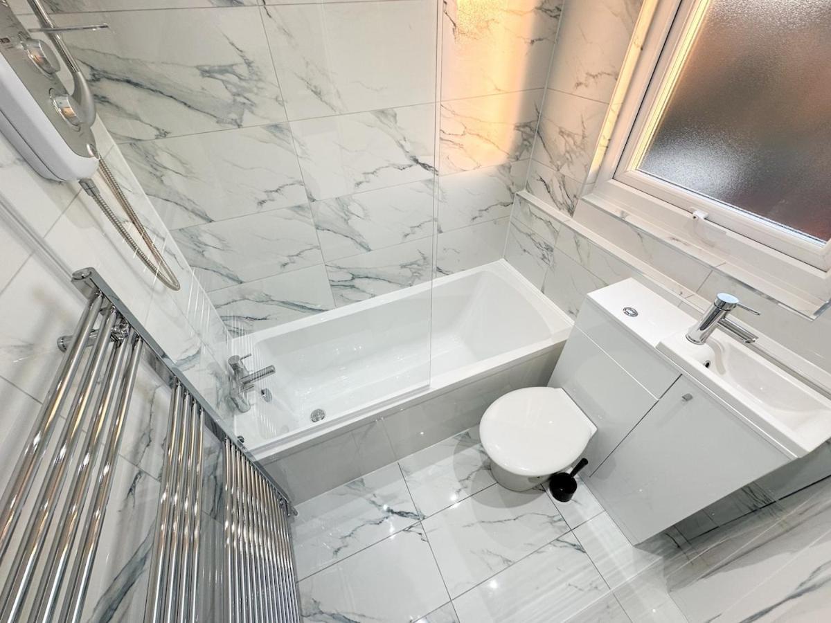 Contractors Dream, 4 Bedroom 2 Bathroom Liverpool Esterno foto