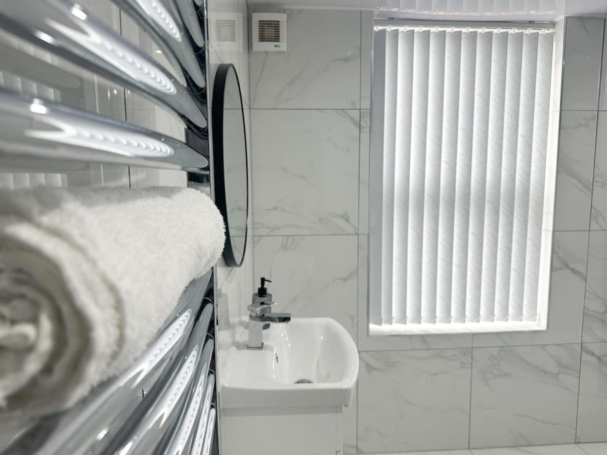 Contractors Dream, 4 Bedroom 2 Bathroom Liverpool Esterno foto